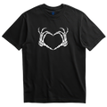 Playera negra manos de esqueleto formando un corazón